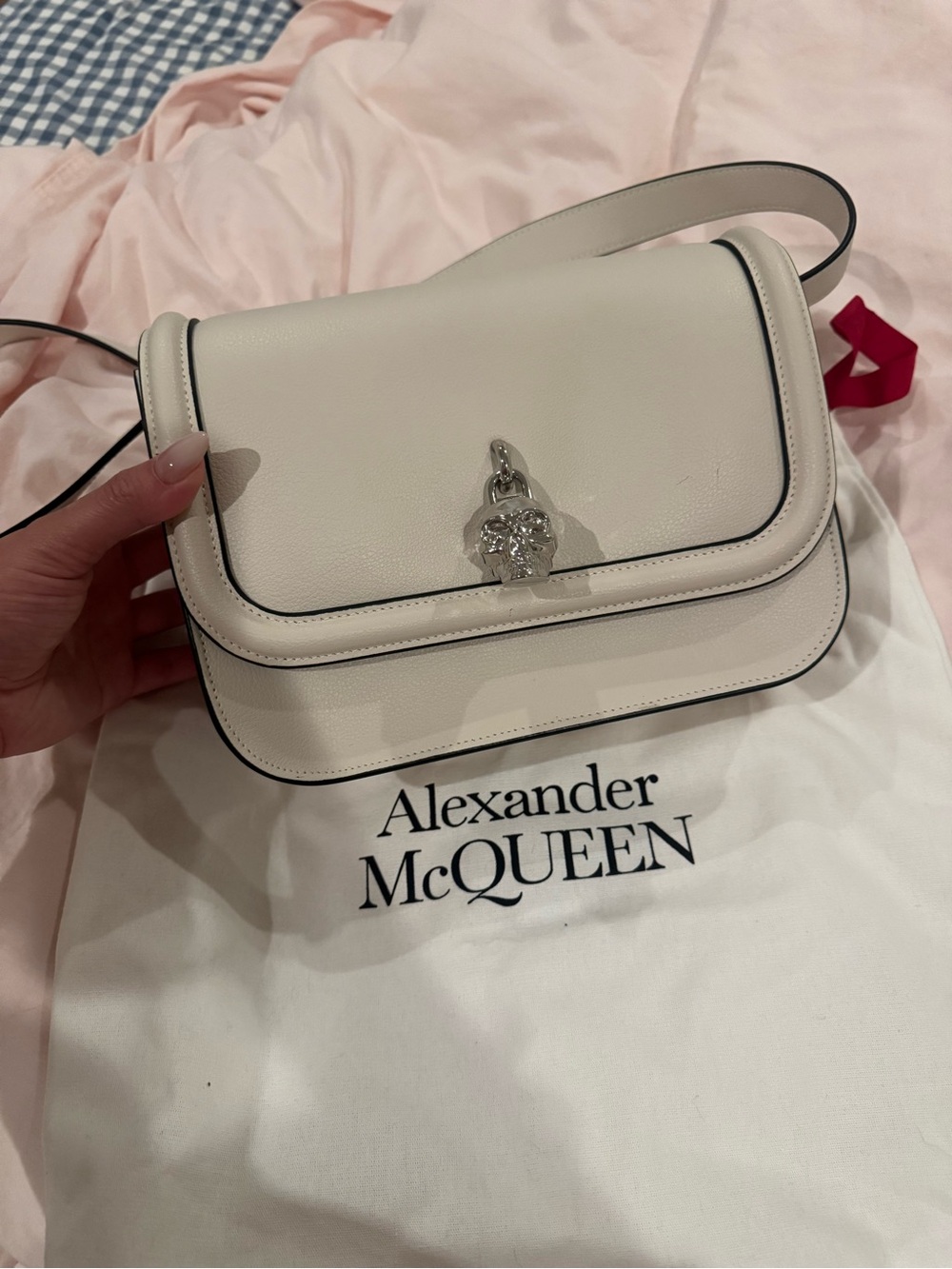 Alexander McQueen Skull Padlock Shoulder Bag. - Picture 2 of 8
